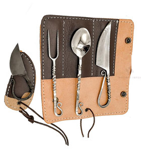 Ensemble de couverts de camping viking forgés à la main, ustensiles de cuisine médiévaux pour bushcraft, équipement de cuisine extérieur fait main avec étui de transport en cuir - Product Image 1