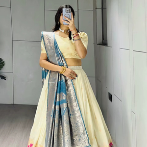 Élégant Lehenga Choli en soie Paithani avec broderie Zari et dupatta en soie satinée – Tenue traditionnelle pour les fêtes - Product Image 1