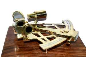 Sextante Náutico Antiguo de Latón con Caja de Madera, Instrumento de Navegación Marítima, Decoración de Escritorio Coleccionable Vintage - Product Image 4