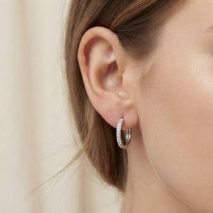 Pendientes Minimalistas con Diamantes de Corte Pera, Certificados por IGI, en Oro Blanco con Diseño de Engaste en Canal, para Fiestas, Estilo Moderno Unisex - Product Image 1
