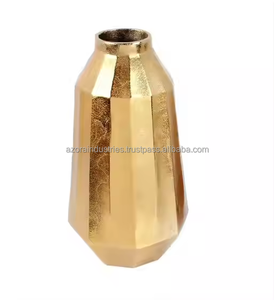 Florero grande de aluminio fundido hecho a mano recién llegado con acabado de pátina Florero hecho a medida por Azora Industries - Product Image 3