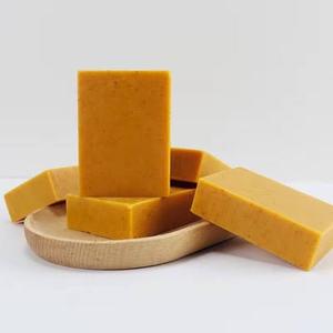 Jabón Artesanal Natural Orgánico de Cúrcuma con Gránulos de Limón para Rostro y Cuerpo - Product Image 5
