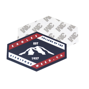 Patch thermocollant 3D en relief des Eagles du Collège des Siskiyous avec motif montagne et texte 1957 en forme de hexagone - Product Image 1