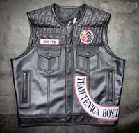 Veste en cuir sans manches de style motard avec poches sur la poitrine
