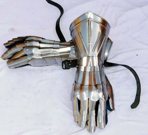 Gants de guerrier gothiques en acier plaqué argent, style antique, artisanat métallique, objet de collection - Product Image 2