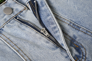 Novedad en Ropa Urbana: Shorts de Mezclilla Lavados Holgados de Diseño Creativo para Hombre - Product Image 6