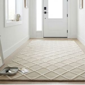Tapis rectangulaire moderne à motif treillis, beige et blanc, en polyester tufté, avec dos antidérapant en caoutchouc, idéal pour salon et usage intérieur – Meilleur prix - Product Image 3