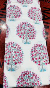 Magnifique tissu en popeline de coton peigné, imprimé floral blanc, biologique, écologique, absorbant l'humidité, respirant et léger - Product Image 3