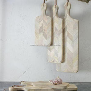 Planche à découper épaisse et durable pour les cuisines domestiques où la cuisson fréquente nécessite une surface fiable pour tous les types d'aliments - Product Image 6