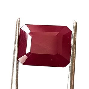 พลอยทับทิมแอฟริกันธรรมชาติ 10.35 กะรัต ทรงเหลี่ยมมรกต - Product Image 1