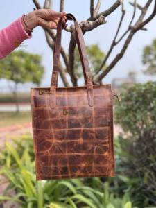 กระเป๋าถือหนัง Crunch รุ่นใหม่ล่าสุด กระเป๋าช้อปปิ้งหนังสำหรับผู้หญิง ดีไซน์โดดเด่นมีสไตล์ คอลเลคชั่นกระเป๋าสะพายไหล่ กระเป๋าอเนกประสงค์ - Product Image 4