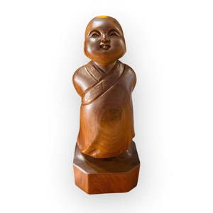 Petite sculpture de moine sculptée à la main en bois de rose, décoration de table pour la méditation, thème bouddhiste - Product Image 3