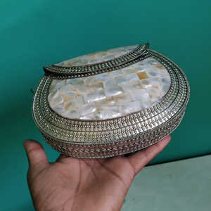 Luxurious finished Handcrafted Mother of pearl with metal <b>chain</b> At <b>Cheap</b> Price - Product Image 4