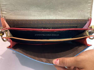 Sac à main en cuir recyclé à imprimé animal pour femmes avec doublure en nylon à sangle unique sac à bandoulière à motifs de bonbons - Product Image 6