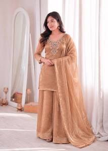 Presentamos el Nuevo Conjunto de Fiesta Reversible para Mujer, Listo para Usar, Sin Arrugas, con Top-Plazzo y Dupatta con Bordados, Lentejuelas y Cuentas - Product Image 2