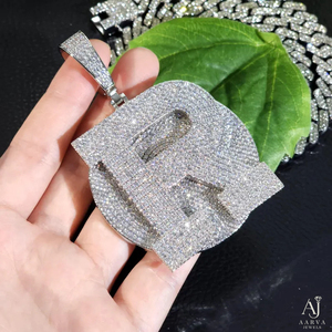 Pendentif lettre de luxe en strass taille princesse argenté, pièce de bijouterie pour collier, cadeau personnalisé - Product Image 1