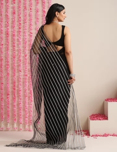 Sari KV de Georgette con Estampado Negro y Plateado y Blusa sin Coser - Product Image 4