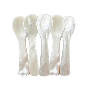 Cuchara Profesional de Nácar - Accesorio Tradicional para Caviar que Preserva los Sabores Delicados - Product Image 1