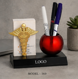 Trophée de bureau portable en métal avec gravure et moulage, conçu pour une présentation durable - Product Image 1