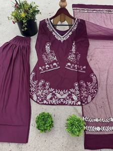Elegant Ramdev Trading Modern Faisalabad-Style Reversible <b>Kurta</b> / Kurti for Women Pure Natural Crep <b>Silk</b> Graduation Winter - Product Image 4