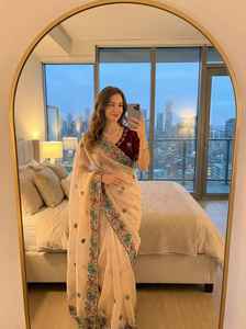 Sari en soie pour femme, style fête et mariage, avec bordure lourde, broderie et embellissement Buttis, séchage rapide et évacuation de l'humidité - Product Image 4