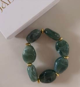 Pulsera de Resina Premium con Elegante Construcción Artesanal, Accesorio de Muñeca Contemporáneo para Mercados de Boutique - Product Image 2