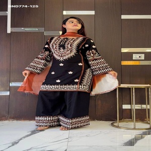 Conjunto de Pantalón, Top y Dupatta de Rayón y Algodón de Alta Calidad con Bordado, Nuevo, a Precio de Mayoreo - Product Image 1