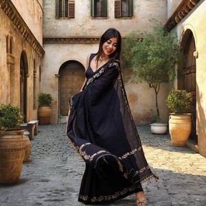 Sari de Algodón Negro Premium Tejido a Mano, Diseño Tradicional, Ligero, Absorbente de Humedad, Secado Rápido, Materiales Reciclados, Invierno Verano - Product Image 1