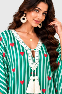 Vestido kaftán con estampado de corazones a rayas verdes para mujer, cuello en V, borlas, túnica larga, pareo de playa - Product Image 4