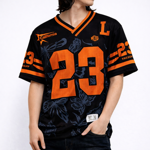 Jersey de Fútbol Americano Personalizado en Negro y Naranja, Malla Transpirable de Poliéster, Estilo Urbano, Impresión de Número y Gráfico de Mariposa, Suministro al por Mayor OEM - Product Image 5