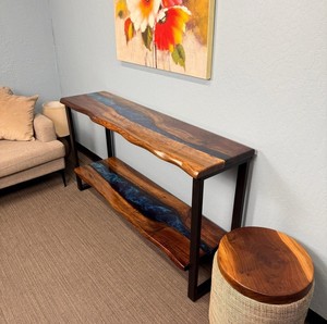 Console d'entrée rectangulaire à double étagère en bois massif et résine époxy bleue, faite à la main, moderne, avec rangement, pour mariage et intérieur - Product Image 1