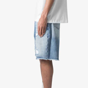Shorts en jean déchirés pour homme, taille mi-haute, coupe droite, décontractés, en coton tissé, avec trous et ourlet effiloché, pour l'été - Product Image 2