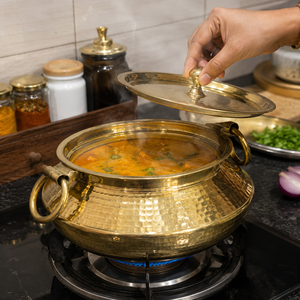 Olla de Latón Martillado con Tapa de 2.5L, Olla Tradicional para Cocinar, Cazuela, Utensilios para Servir Alimentos, Vajilla para Hoteles, Restaurantes y Catering, Venta al por Mayor - Product Image 4