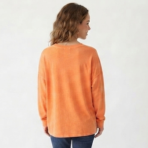 T-shirts personnalisés à manches longues et col en V pour femmes, style streetwear oversize, en coton épais, coupe ample - Product Image 2