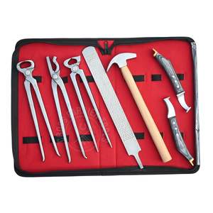 Kit de Herramientas para Herrador Equino que Incluye Herramienta para Fijar Clavos, Alicates para Pezuñas, Martillo de Herrador, Herramienta para Quitar Herraduras, Cuchilla de Lazo y Escofina - Product Image 1