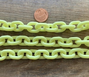 Art en résine décoratif. Nouvelle conception colorée de maillons de chaîne en résine, grandes et petites tailles disponibles, et personnalisation du logo par RNC. - Product Image 2