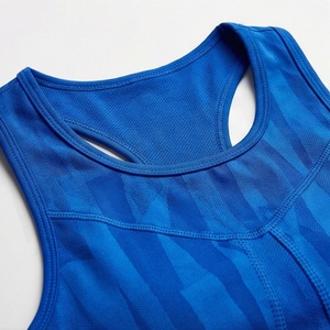 Conjunto de yoga geométrico azul para mujer, sujetador deportivo con espalda cruzada y leggings largos - Product Image 4