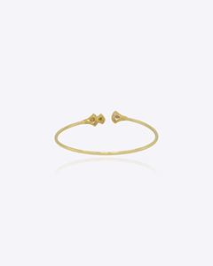 Brazalete Floret Line, Delicado Brazalete de Inspiración Floral, Detalles Lineales Elegantes, Joyería de Moda Premium, Oro 9K Polki - Product Image 2