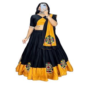 El último diseñador Pure Rayon Cotton Gamthi Patch Work Lahenga Choli de FabZone - Product Image 1