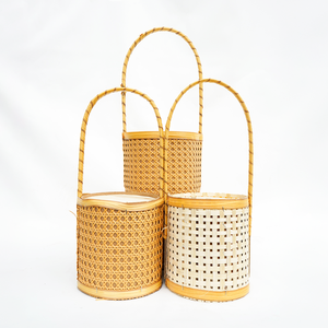 Panier de fleurs parfait pour les anniversaires de mariage ou simplement pour exprimer son appréciation conçu pour impressionner-Blanc jaune classique - Product Image 3