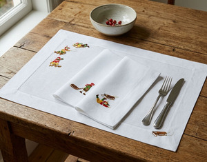 Ensemble de sets de table et serviettes de luxe personnalisés en lin brodé pour snowboard, avec ourlet festonné, lavables en machine, pour la maison et les fêtes - Product Image 1