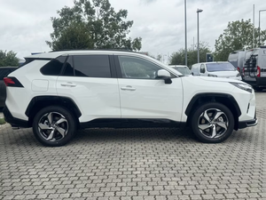 Toyota RAV4 Híbrido Enchufable Teamplayer 2024 – SUV con Tracción Total, Enganche de Remolque y Tecnología Avanzada - Product Image 2
