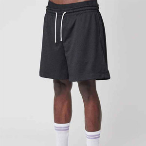 Shorts en mesh personnalisés de haute qualité pour hommes, shorts de basket-ball à double couche, shorts en mesh noirs légers pour l'été - Product Image 4