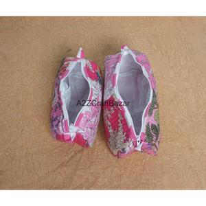 ชุดกระเป๋าผ้าฝ้ายลายดอกไม้แบบเย็บติดกัน 3 ชิ้น สำหรับจัดเก็บเครื่องสำอางและอุปกรณ์เดินทางอย่างมีสไตล์ ชุดกระเป๋าเครื่องสำอางลายดอกไม้ - Product Image 6