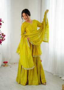 Ensemble Sharara Designer Mal Chanderi avec haut orné de miroirs, manches longues et dupatta – Tenue ethnique élégante pour femme, idéale pour les fêtes - Product Image 4