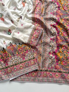 Sari en soie Rajwadi de créateur avec pallu tissé au Cachemire et blouse assortie - Product Image 3