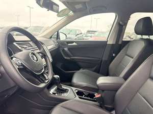 Volkswagen Tiguan <span class=keywords><strong>SE</strong></span> 4 portes SUV (2.0L 4 cylindres Turbo 8A) légèrement utilisé, modèle <span class=keywords><strong>2020</strong></span> - Product Image 2
