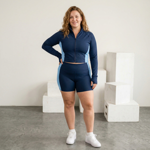 Ensemble de sport 2 pièces pour femme : Crop top violet zippé et short noir – Tenue de sport tricotée à séchage rapide pour la gym, toutes saisons - Product Image 4
