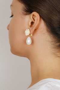 Pendientes florales de novia con clip de rosas, pendientes grandes con perlas colgantes, accesorios elegantes para boda, para orejas sin perforar - Product Image 5