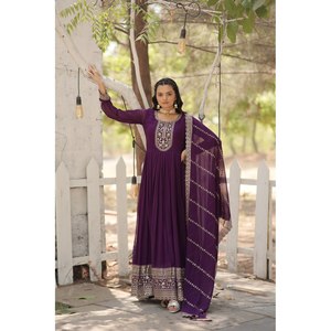Vestido de Noche Negro con Dupatta de la Colección LW-9179 de LIKSHA, Talla M-38 - Product Image 1